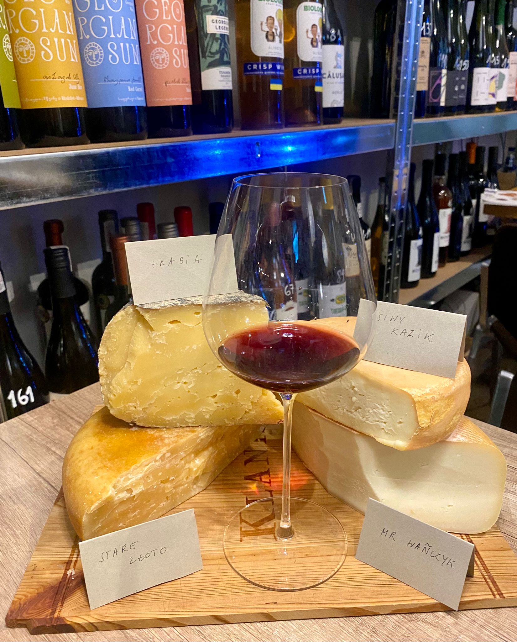 Wine tasting Warsaw – snacks at Republika Wina