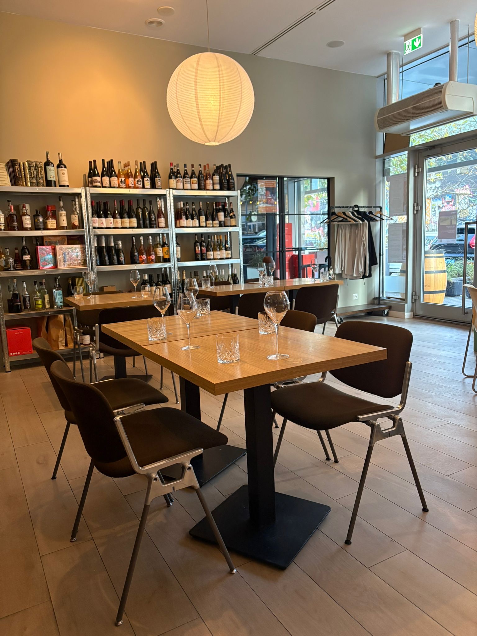 Wine shop Warsaw – Republika Wina Skorupki